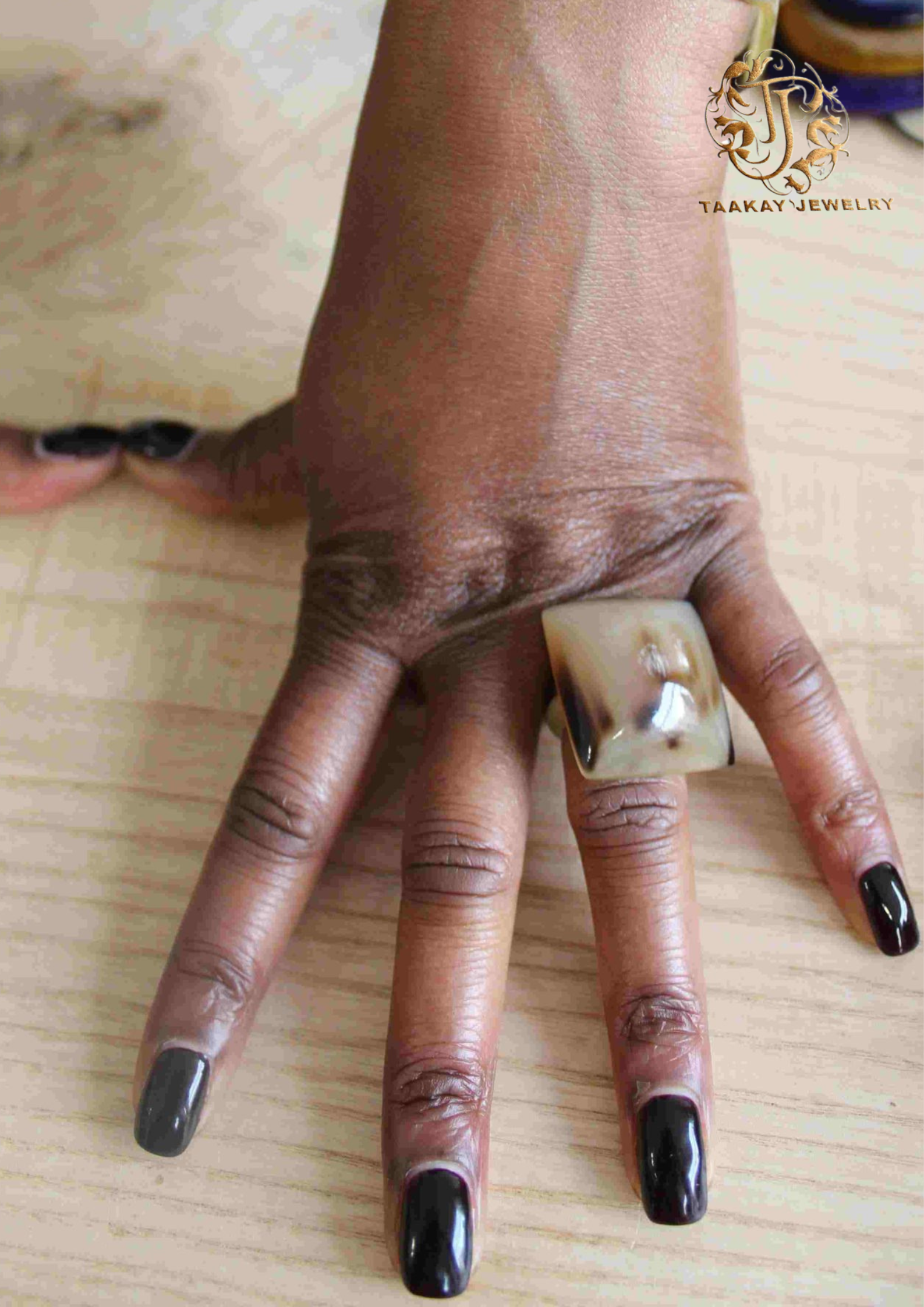 Bague en Corne de Zébu "Carreau" avec Carré Bombé