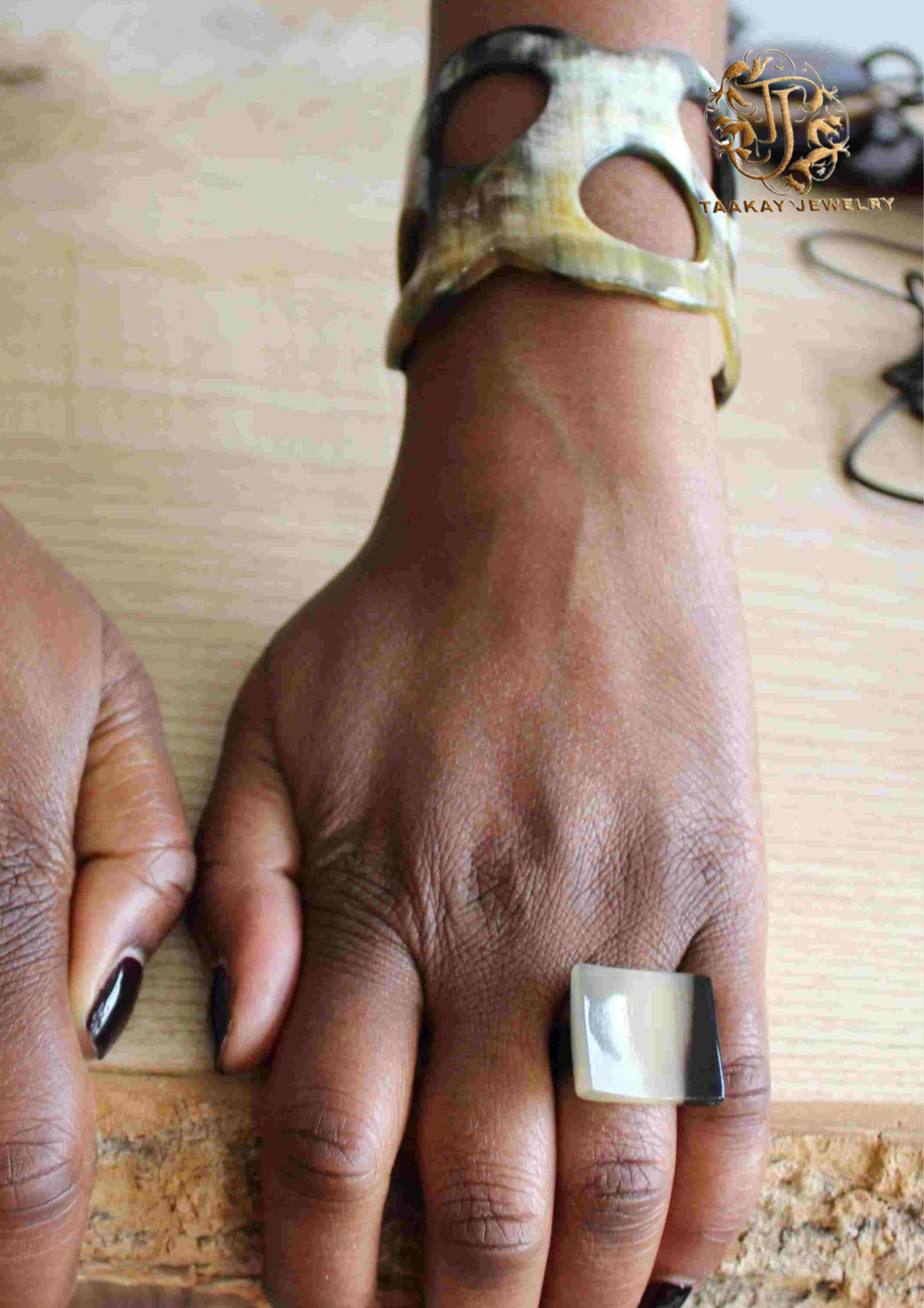 Bague en corne de Zébu “Le tabouret”