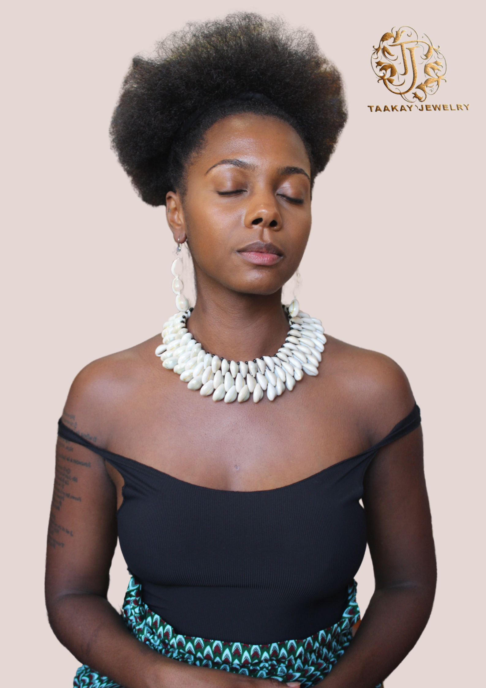 Collier cauris “Reine Ndjembeut” (ras de cou)
