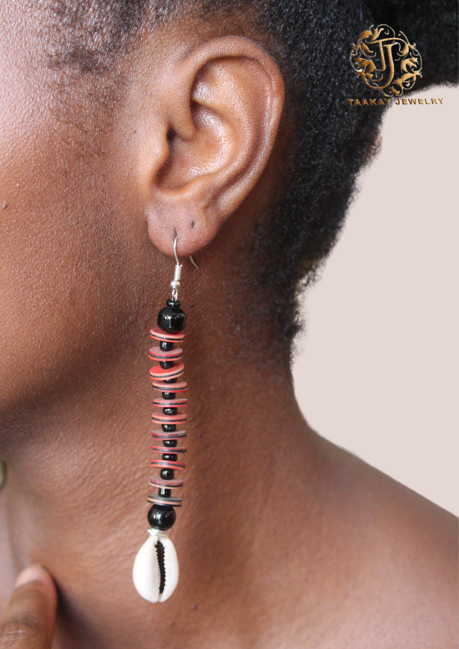 Boucles d’oreilles coquillage “Aline Sitoé Diatta”