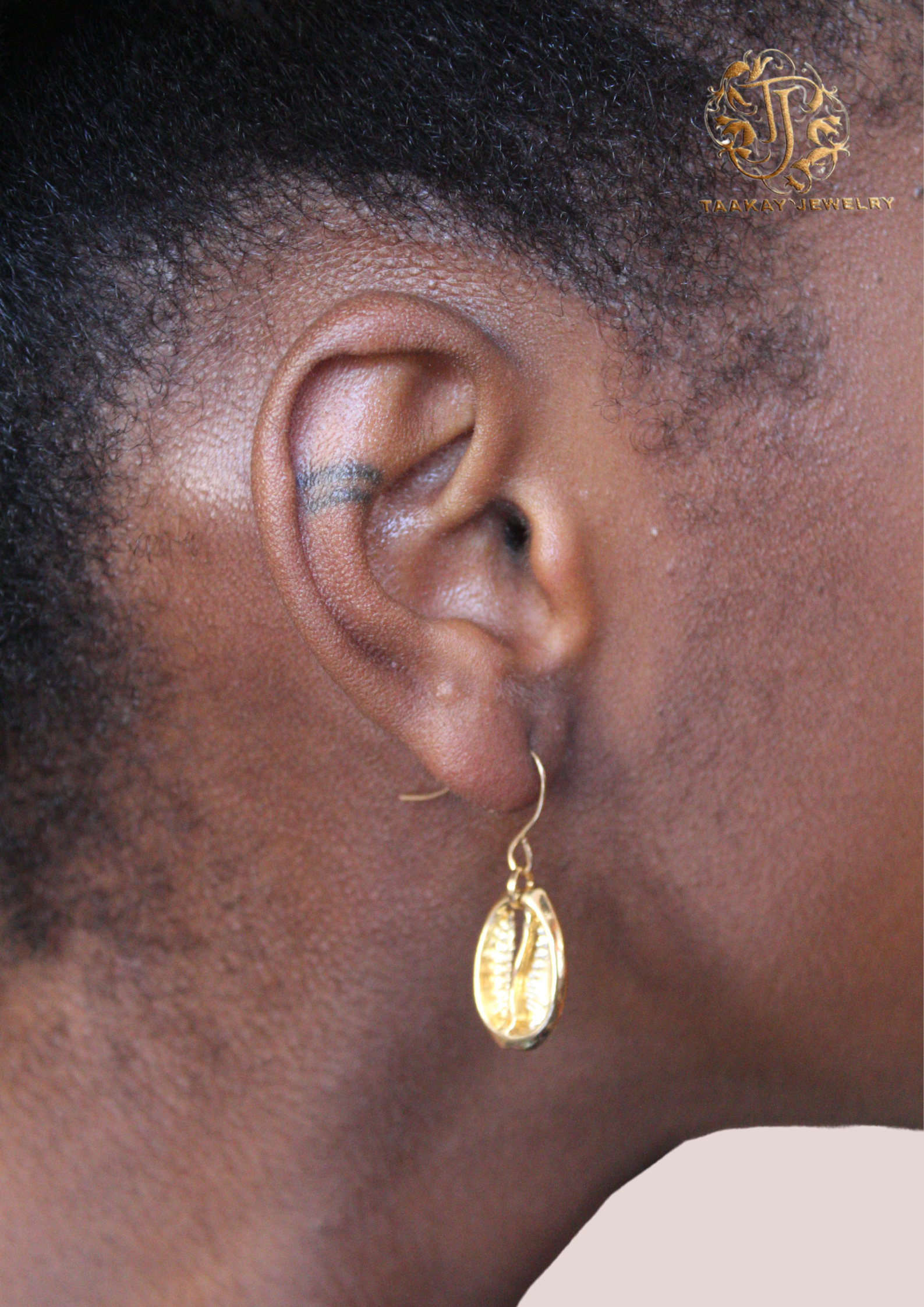 Boucles d’oreilles coquillage “Fatou Jupiter Touré”