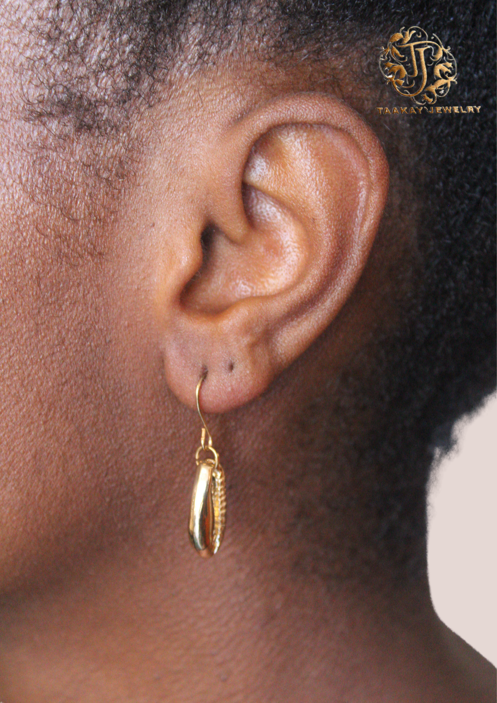Boucles d’oreilles coquillage “Fatou Jupiter Touré”