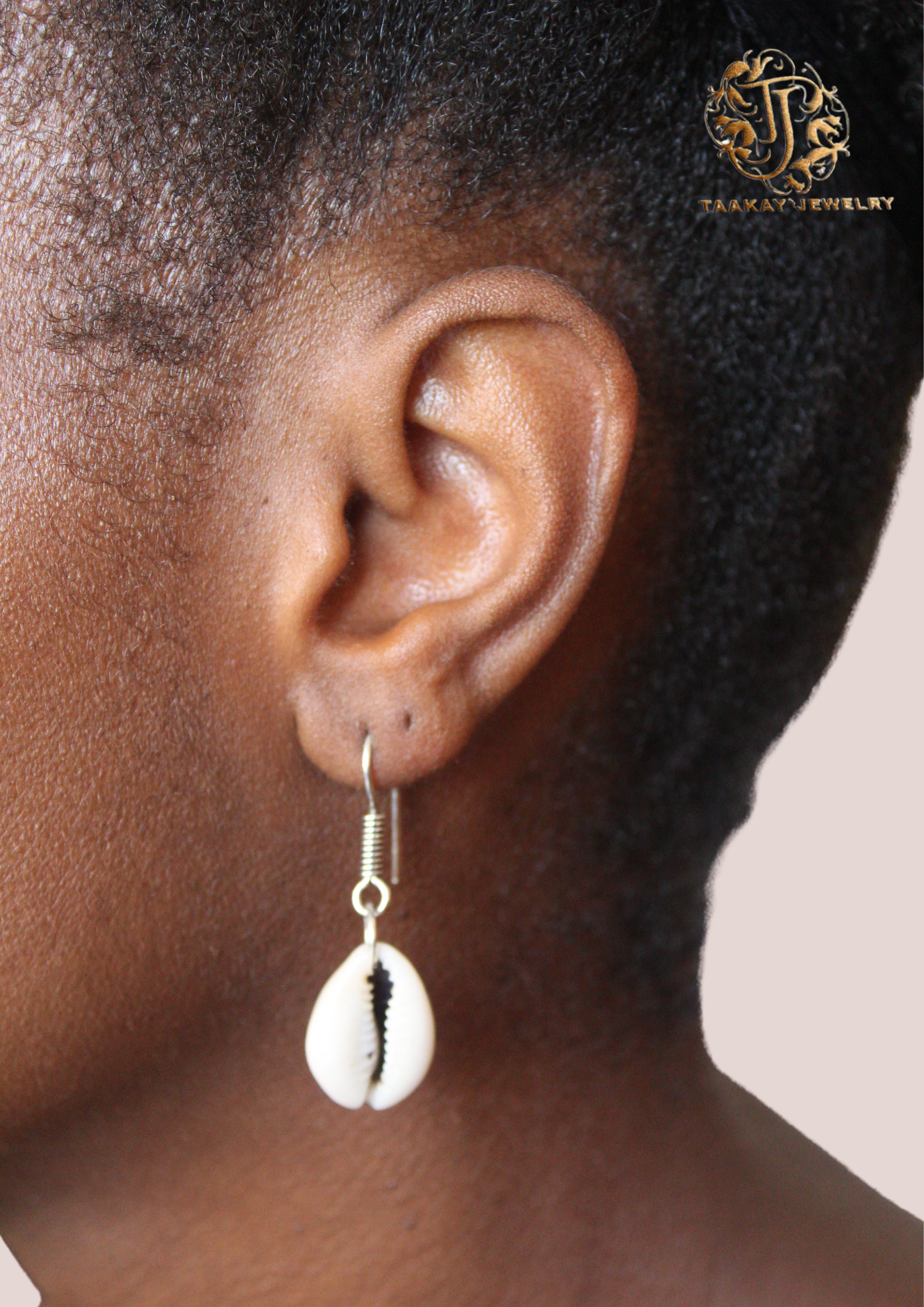 Boucles d’oreilles coquillage “Ndoye Demba Diouss-Fadiou”