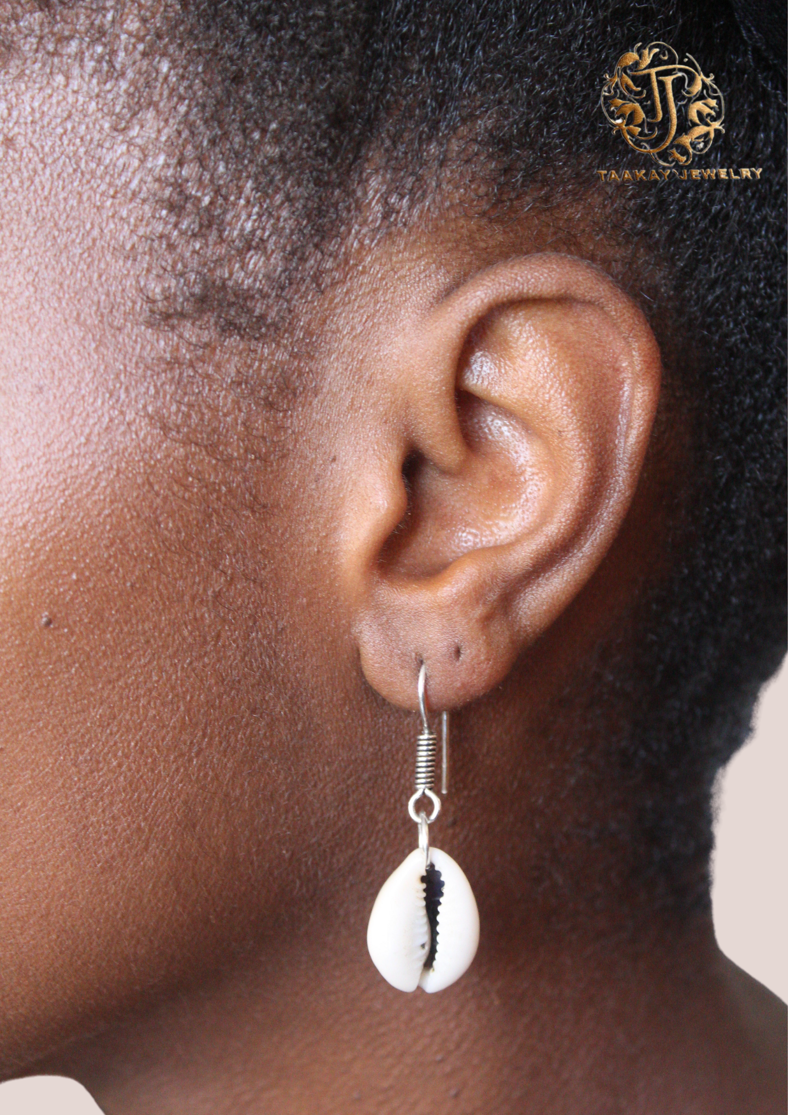 Boucles d’oreilles coquillage “Ndoye Demba Diouss-Fadiou”