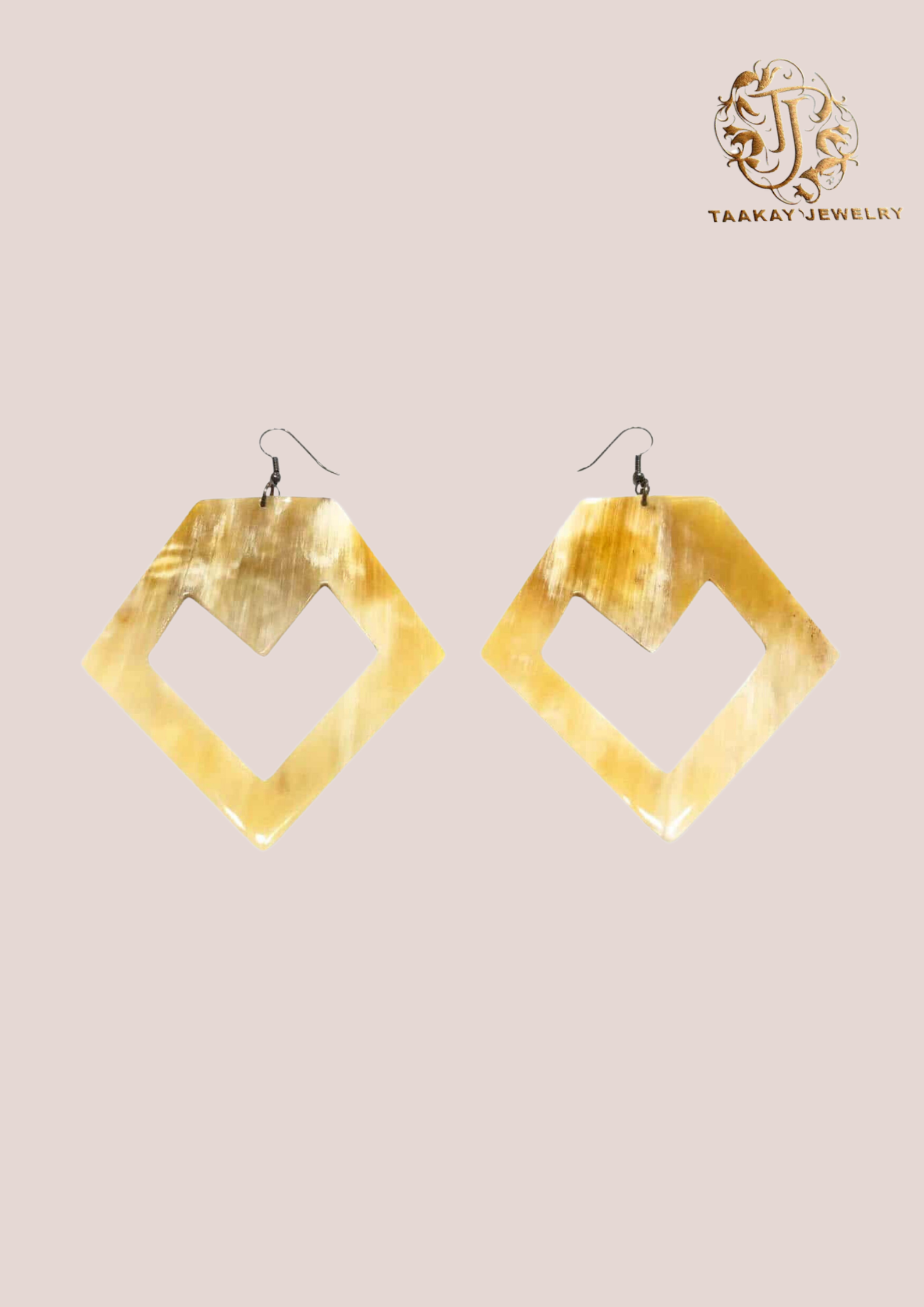 Boucles d’oreilles en corne “Bakoly la poupée”