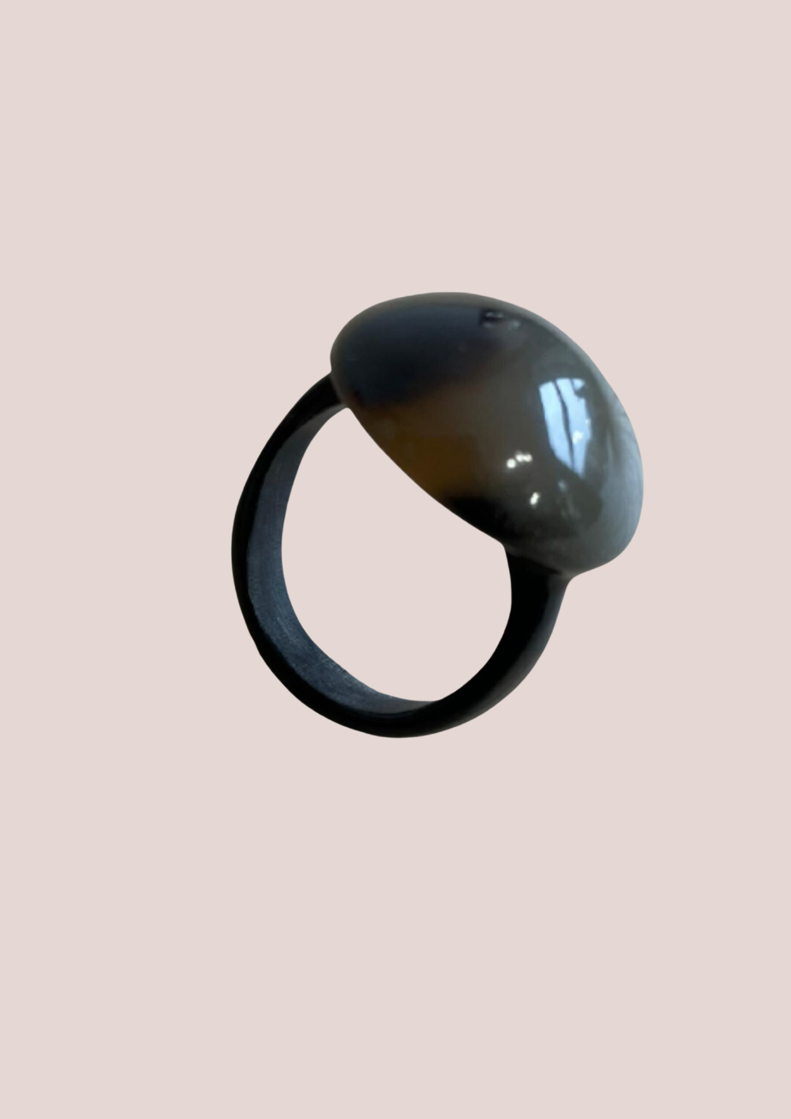 Bague en corne “la belle boule noire”
