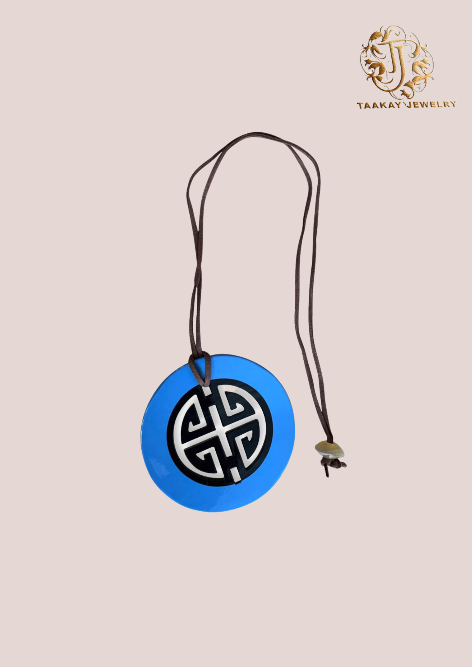 Collier en corne “Tsiory, la suffisante”