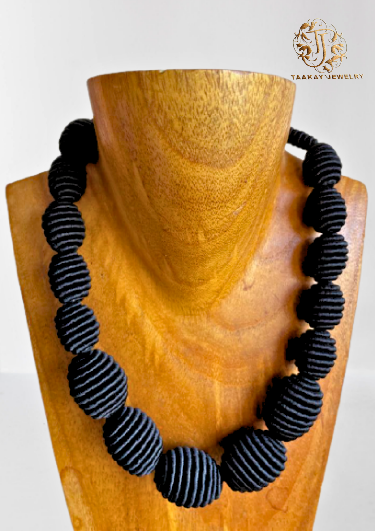 Collier ras de cou fils de soie "Lueur de Soie" noir