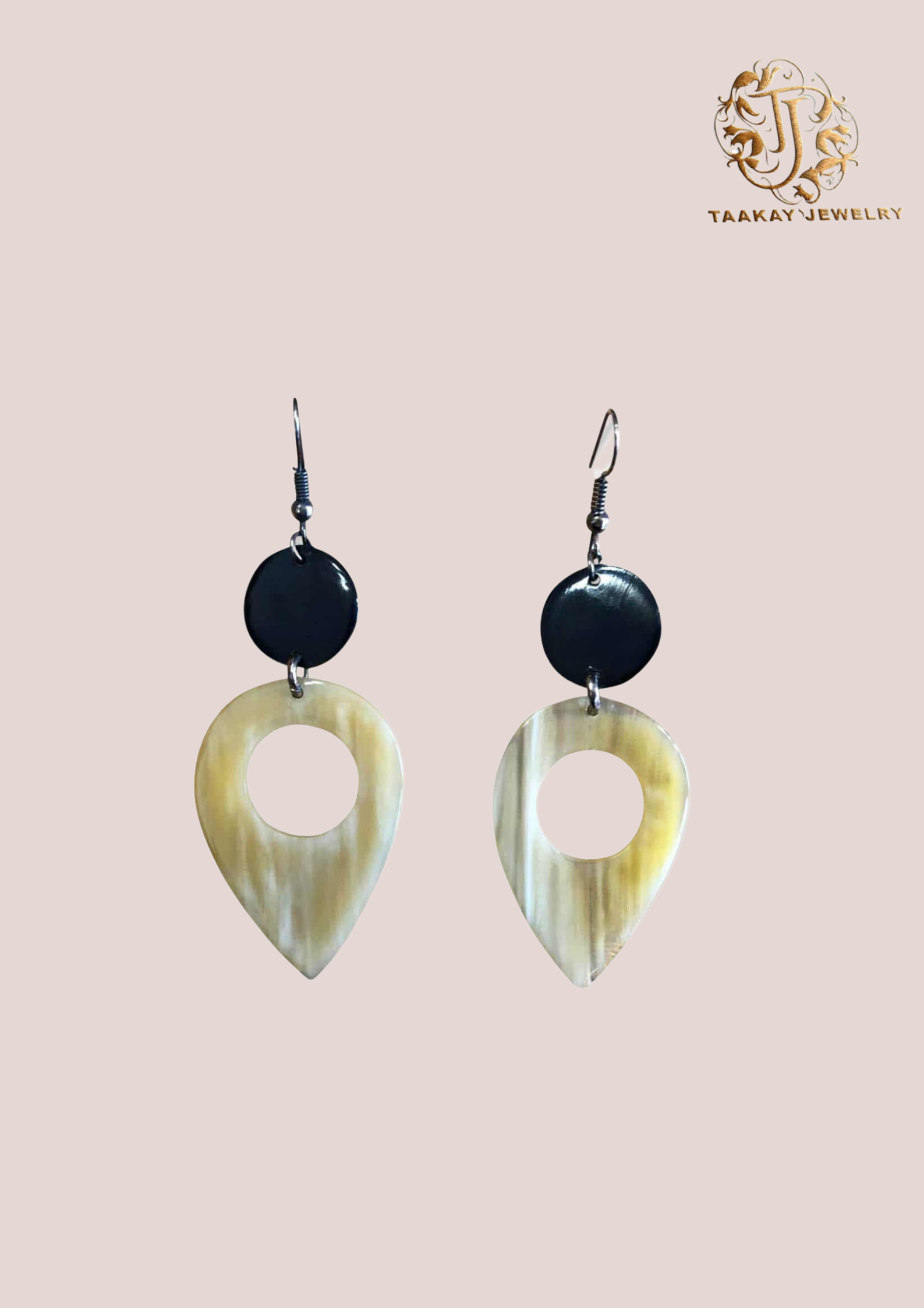 Boucles d’oreilles en corne “Noro, la lumière”