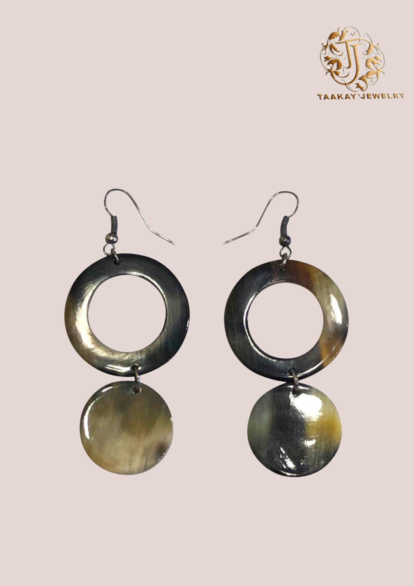 Boucles d’oreilles en corne “Noro, la lumière”