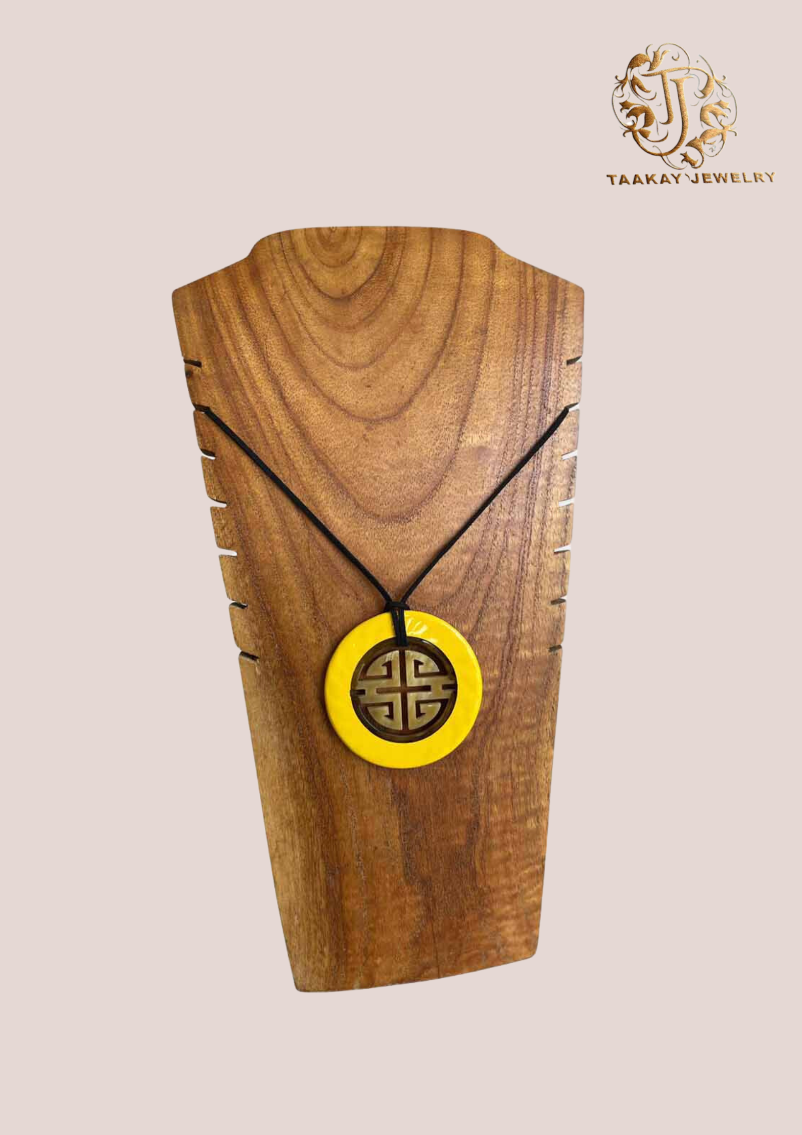 Collier en corne “Tsiory, la suffisante”