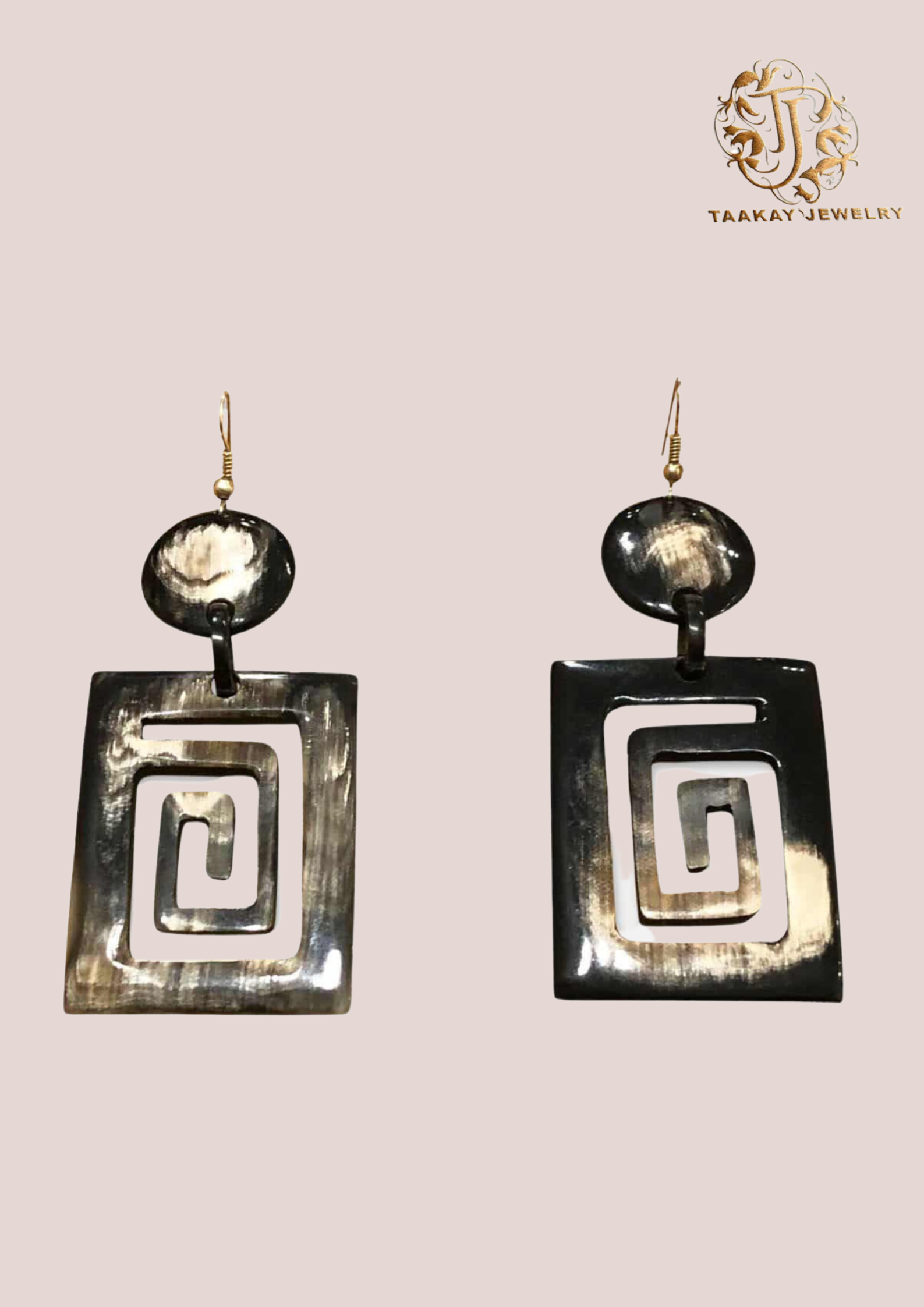 Boucles d’oreilles en corne “Voahirana, la fleur de nénuphar”