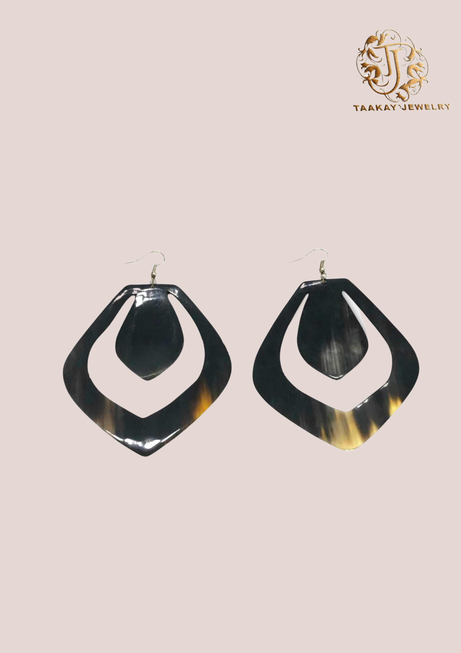 Boucles d’oreilles en corne “Tsiky, le sourire”