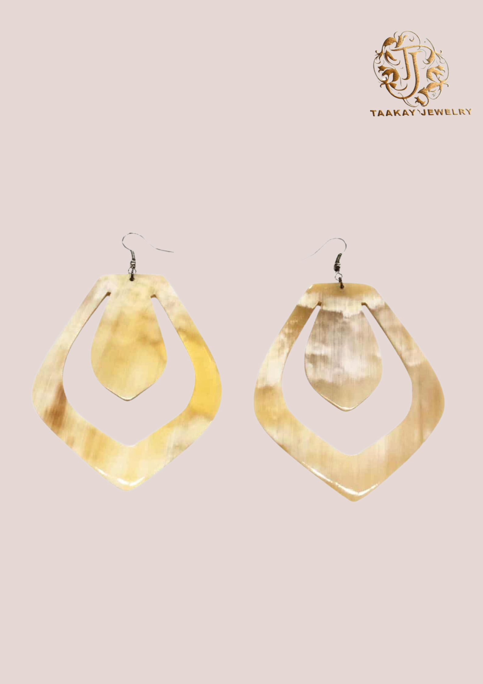 Boucles d’oreilles en corne “Tsiky, le sourire”