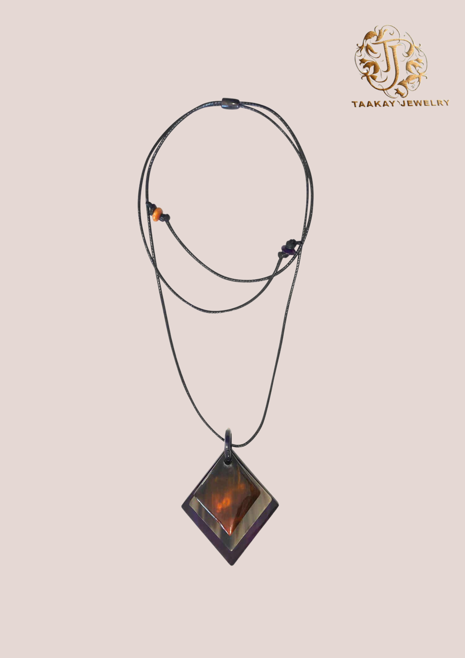 Collier en corne “Misariaka, l’aimable”