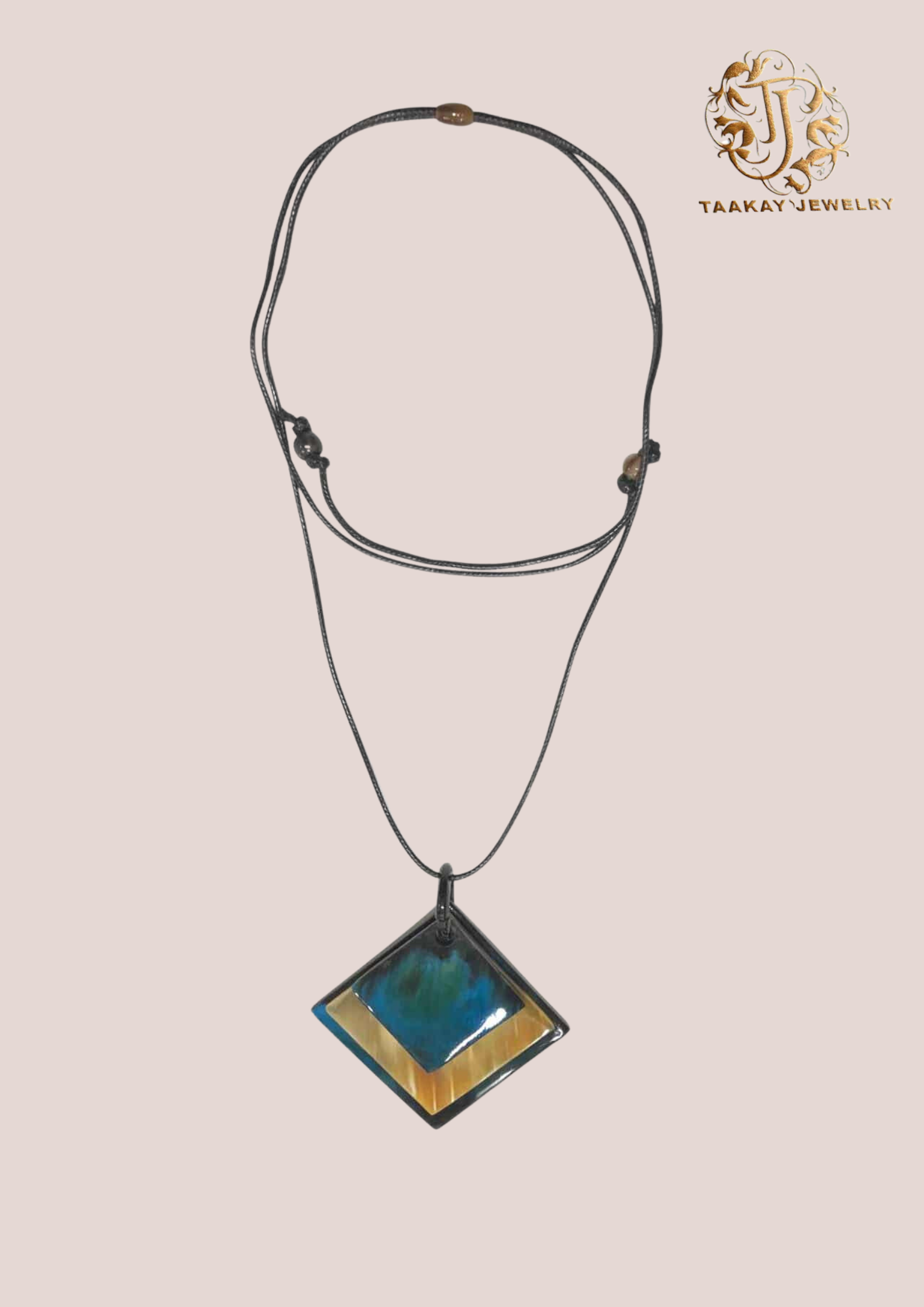 Collier en corne “Misariaka, l’aimable”