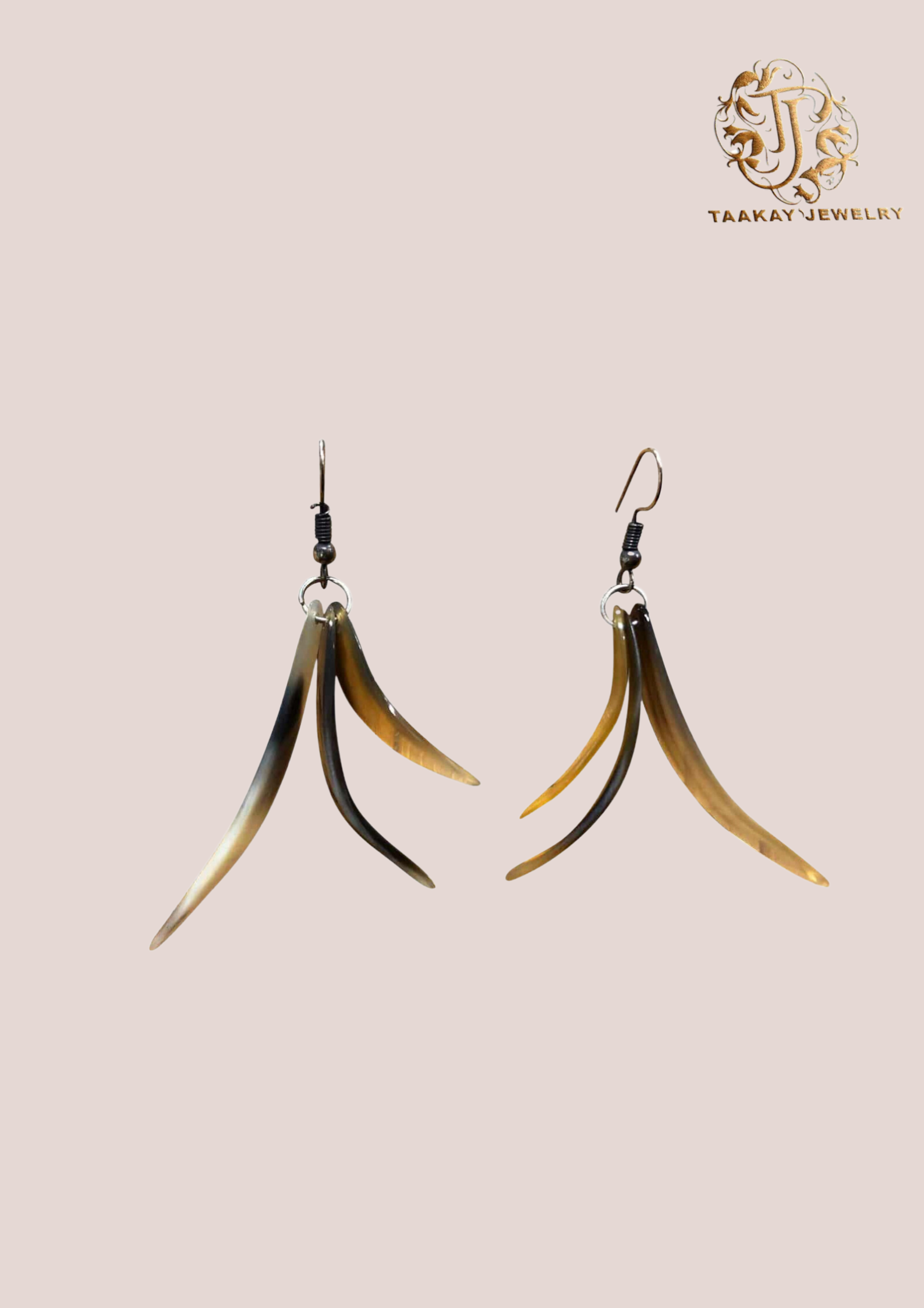 Boucles d’oreilles en corne “Tahina, la protégée”