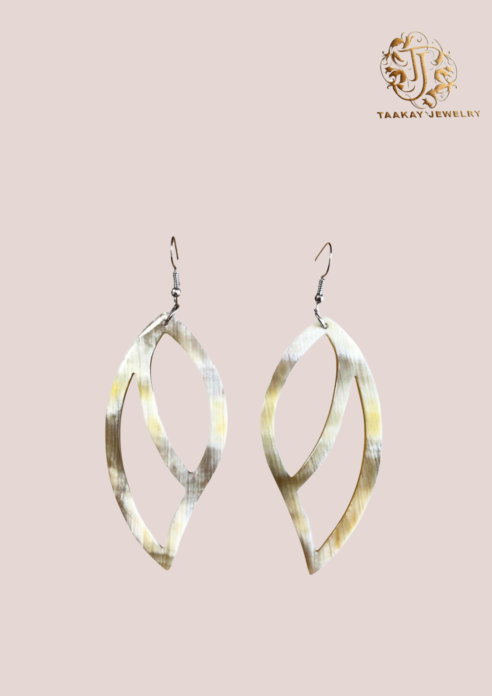 Boucles d’oreilles en corne “Rina, le noble”