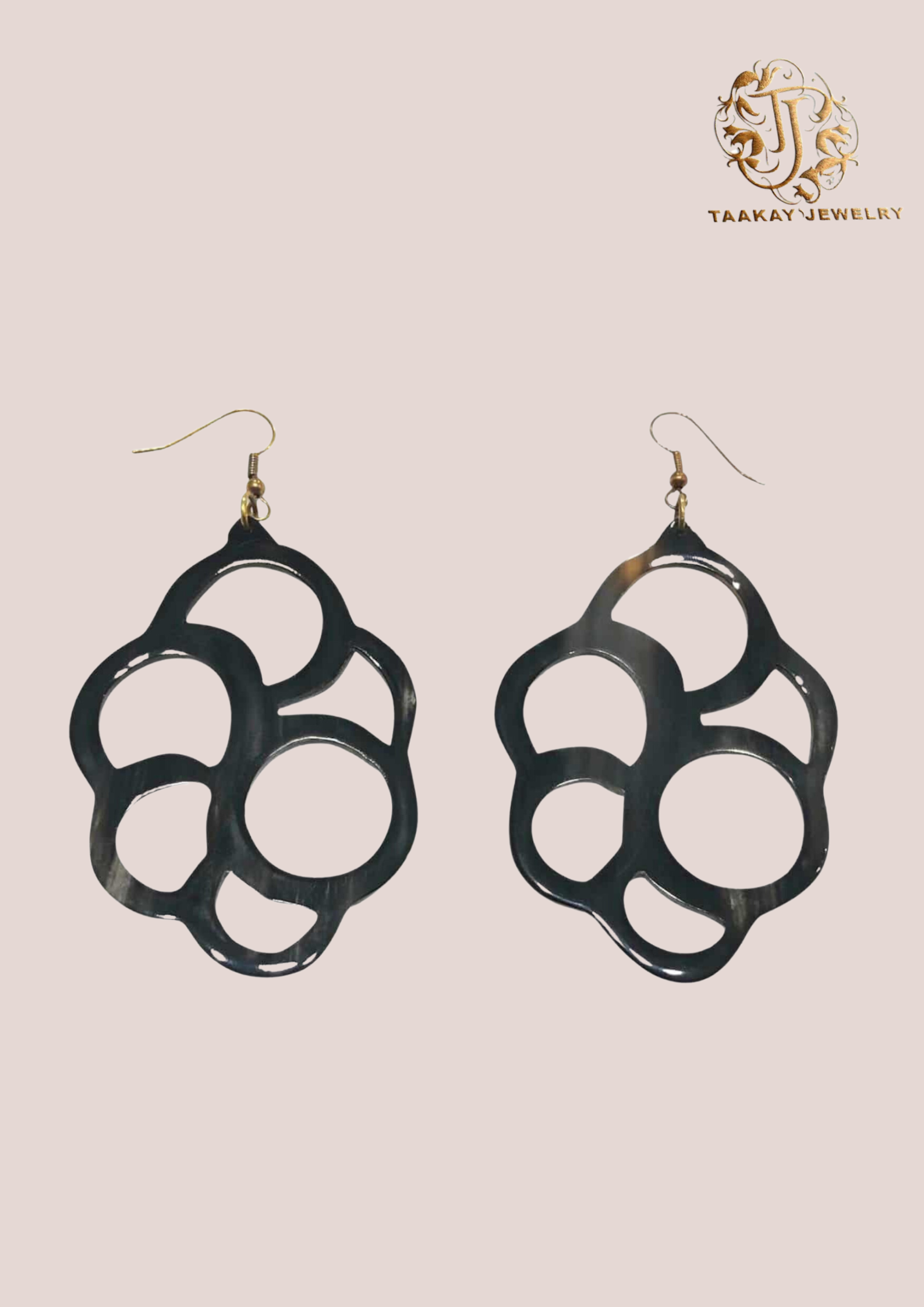 Boucles d’oreilles en corne “Voahirana, la fleur de nénuphar”