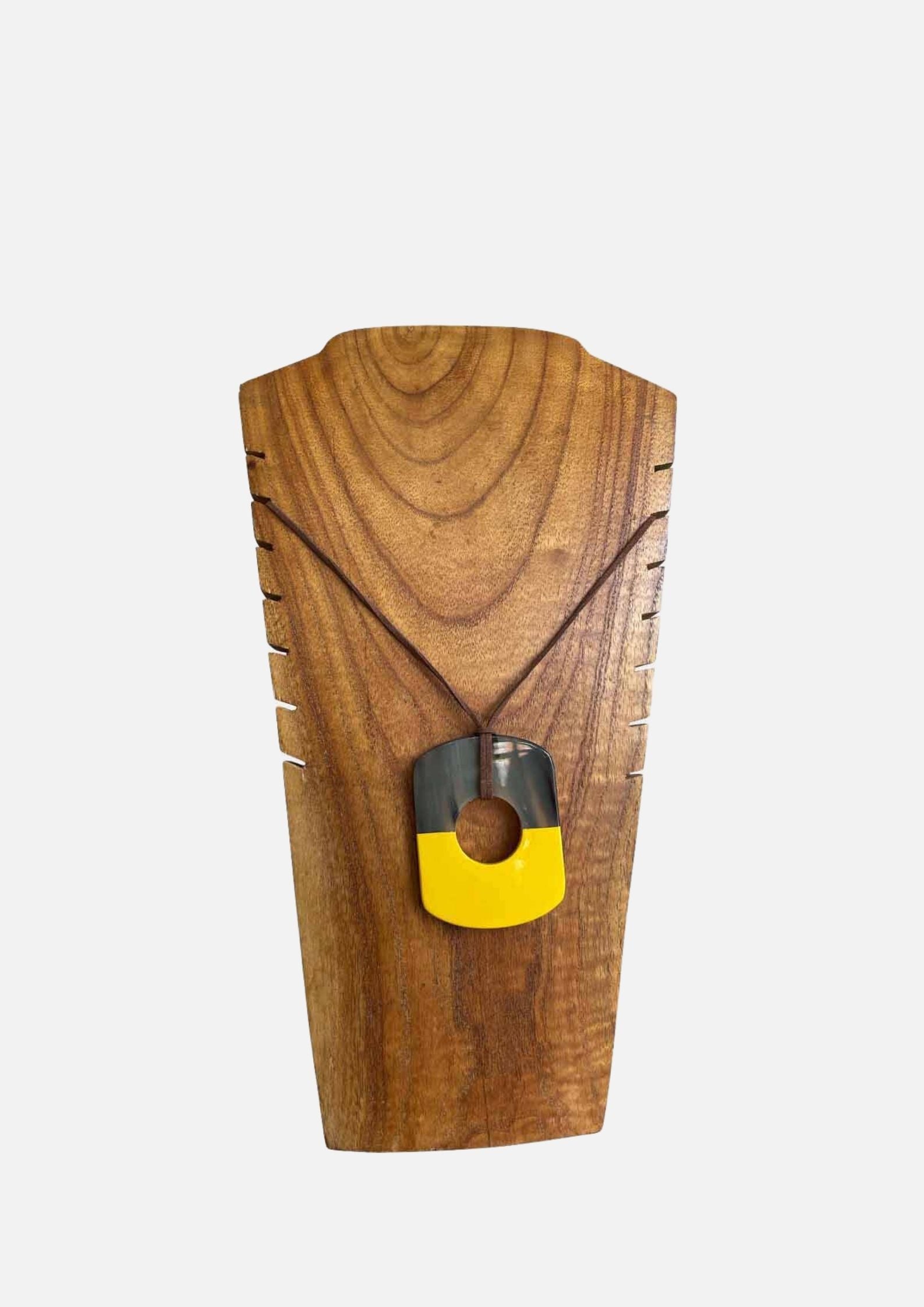 Collier en corne “Kanto, la belle”