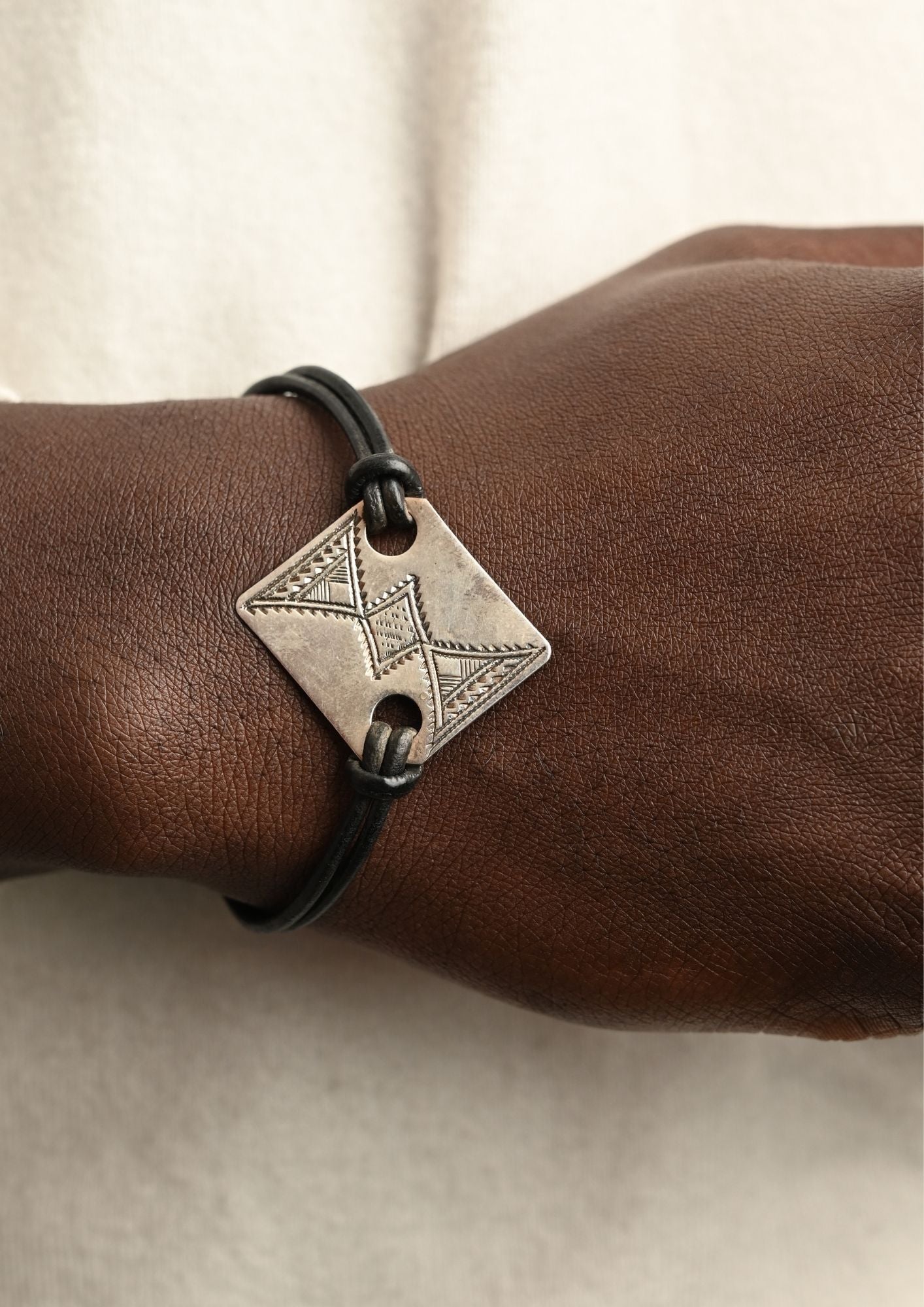 Bracelet Touareg en cuir et amulette Ismaël