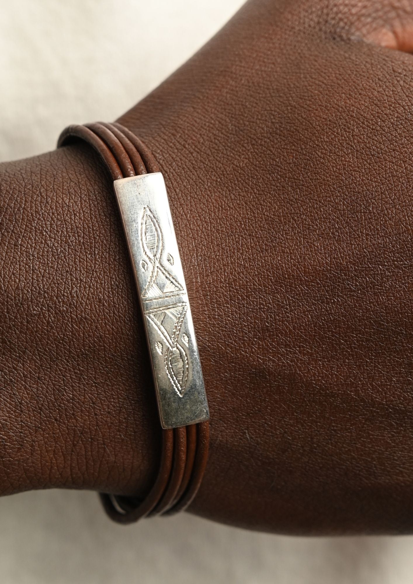 Bracelet touareg en cuir et argent "Ahmed"