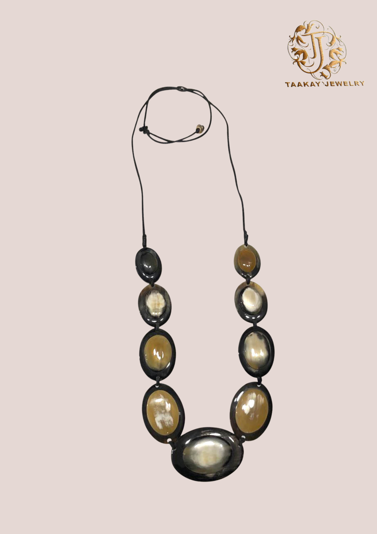 Collier en corne “Soahary, la bien conçue”