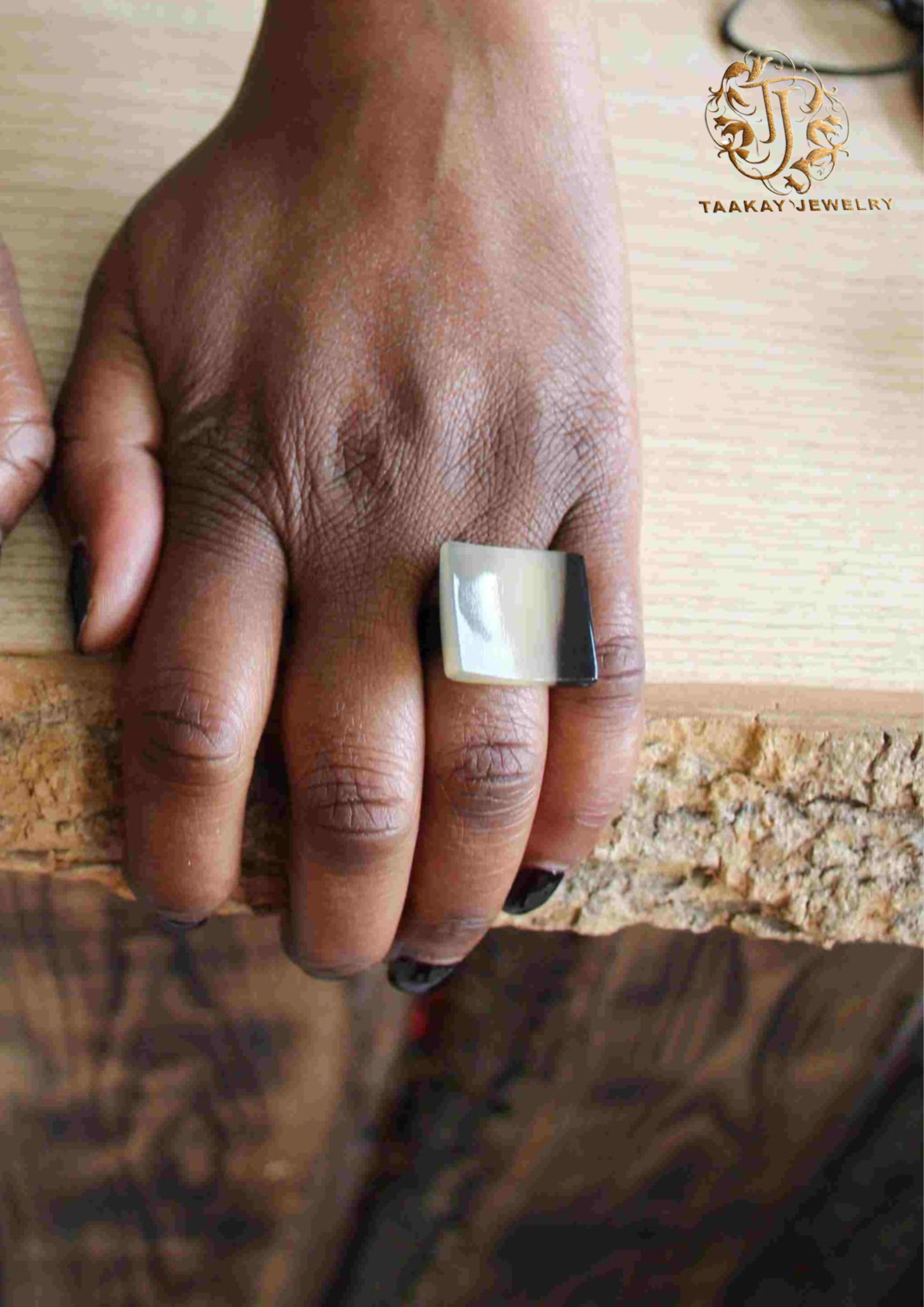 Bague en corne de Zébu “Le tabouret”