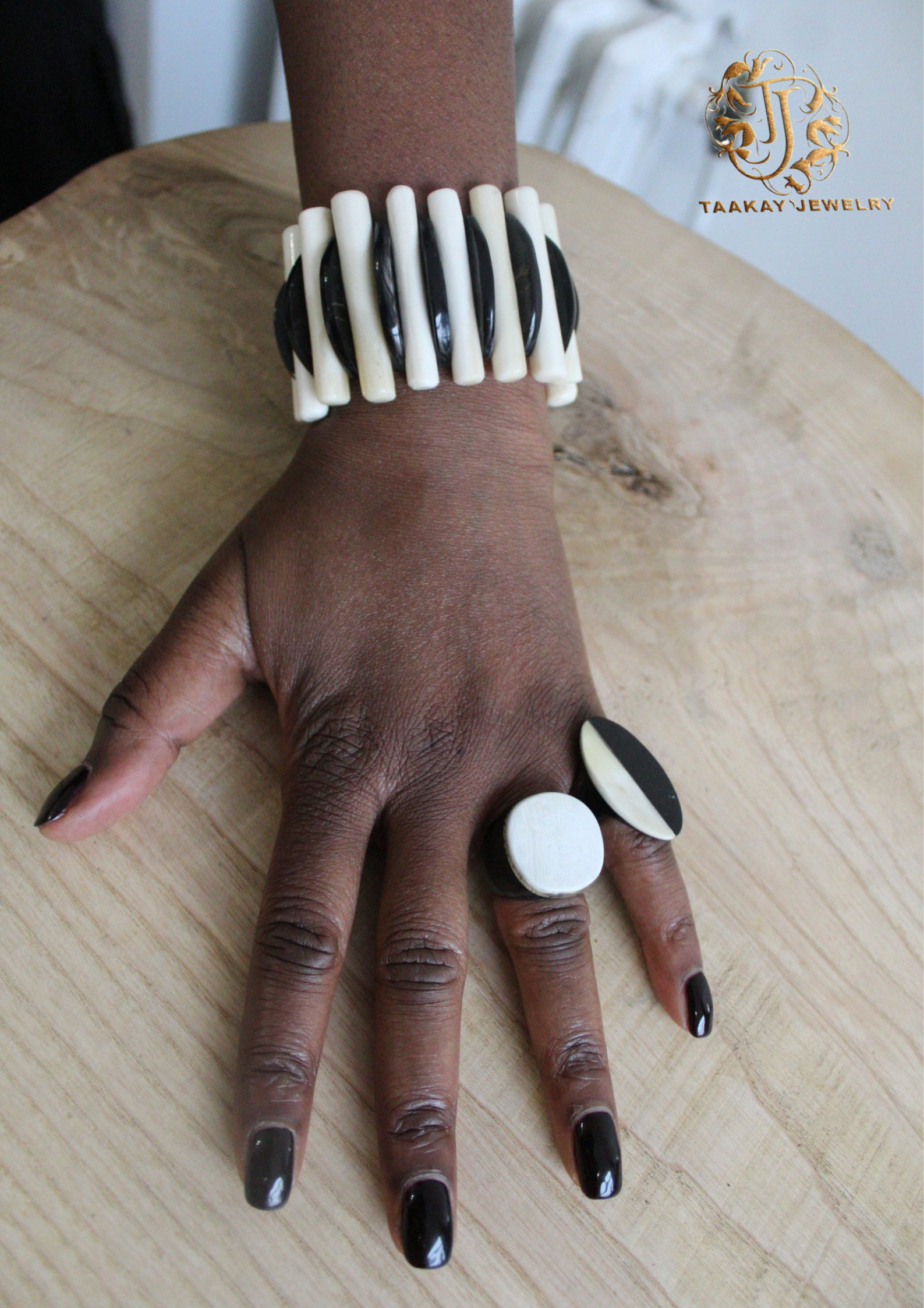 Bague en corne et nacre « INGA »