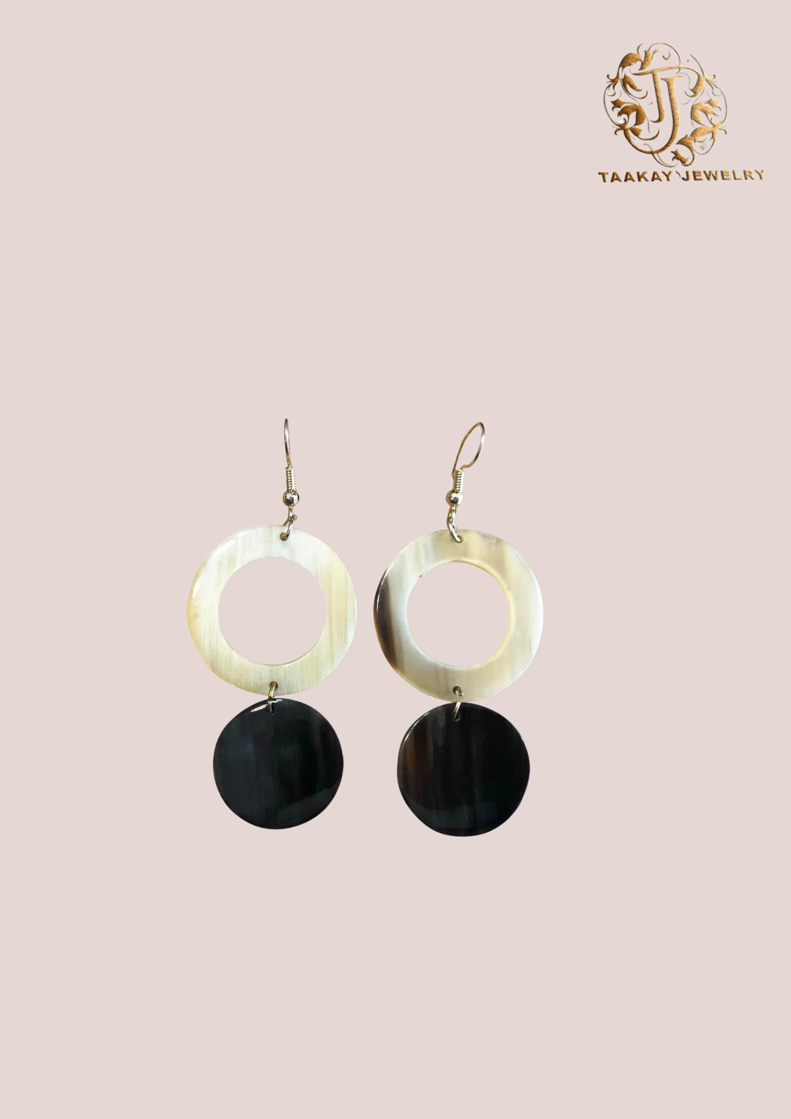 Boucles d’oreilles en corne “Noro, la lumière”