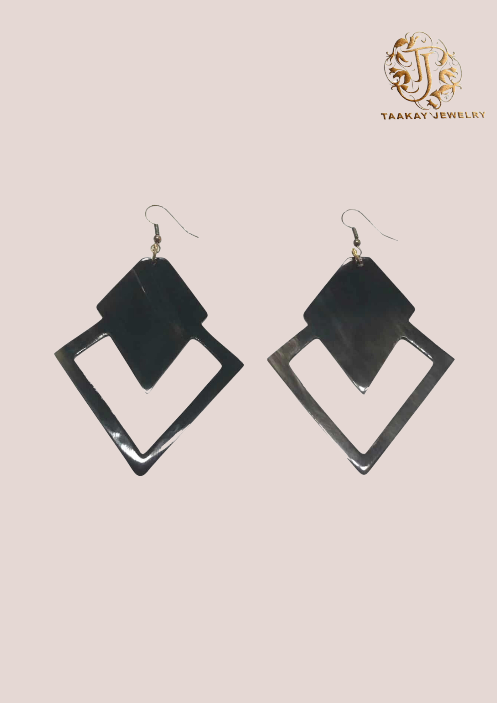Boucles d’oreilles en corne “Bakoly la poupée”