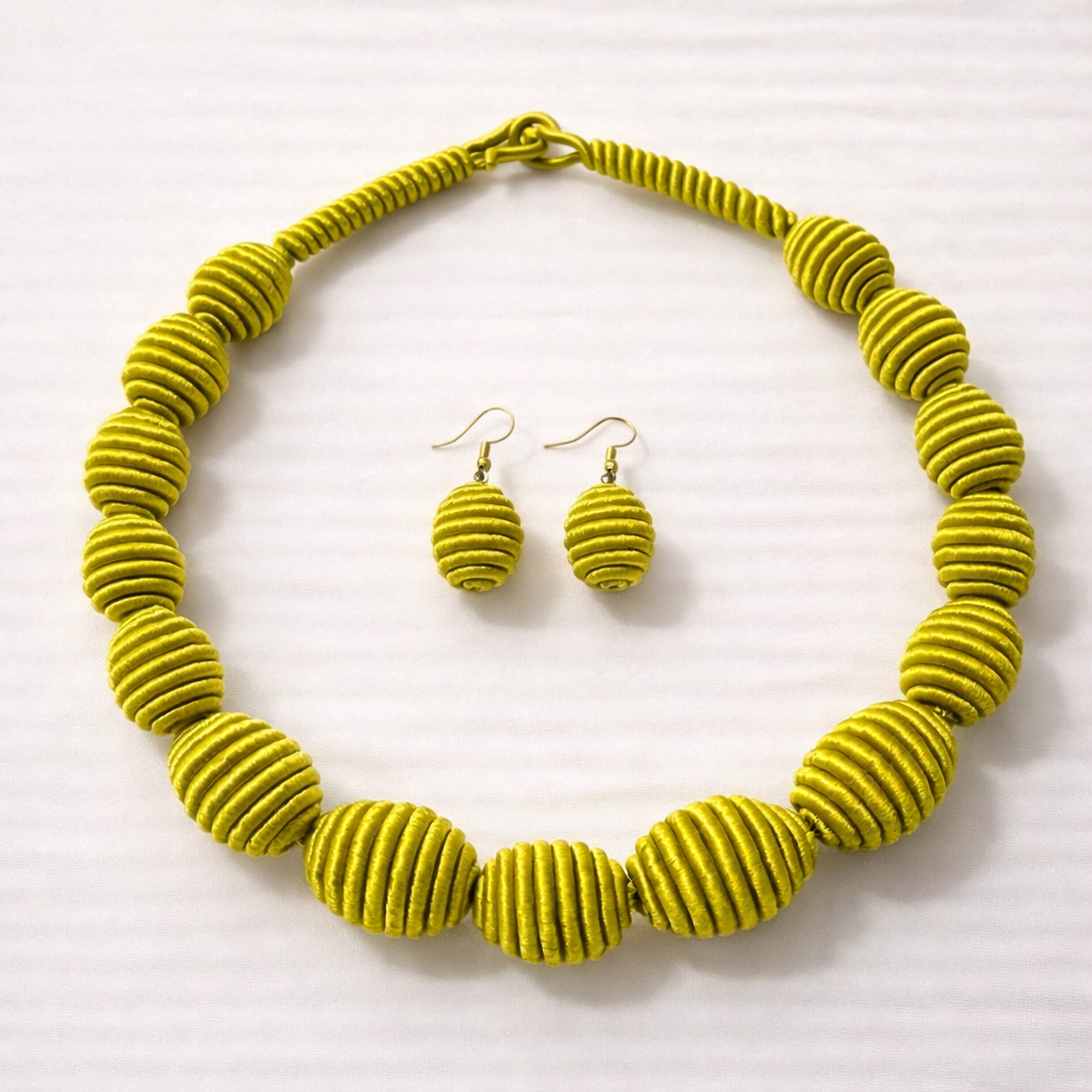 PARURE ras de cou fils de soie "Vert citron”