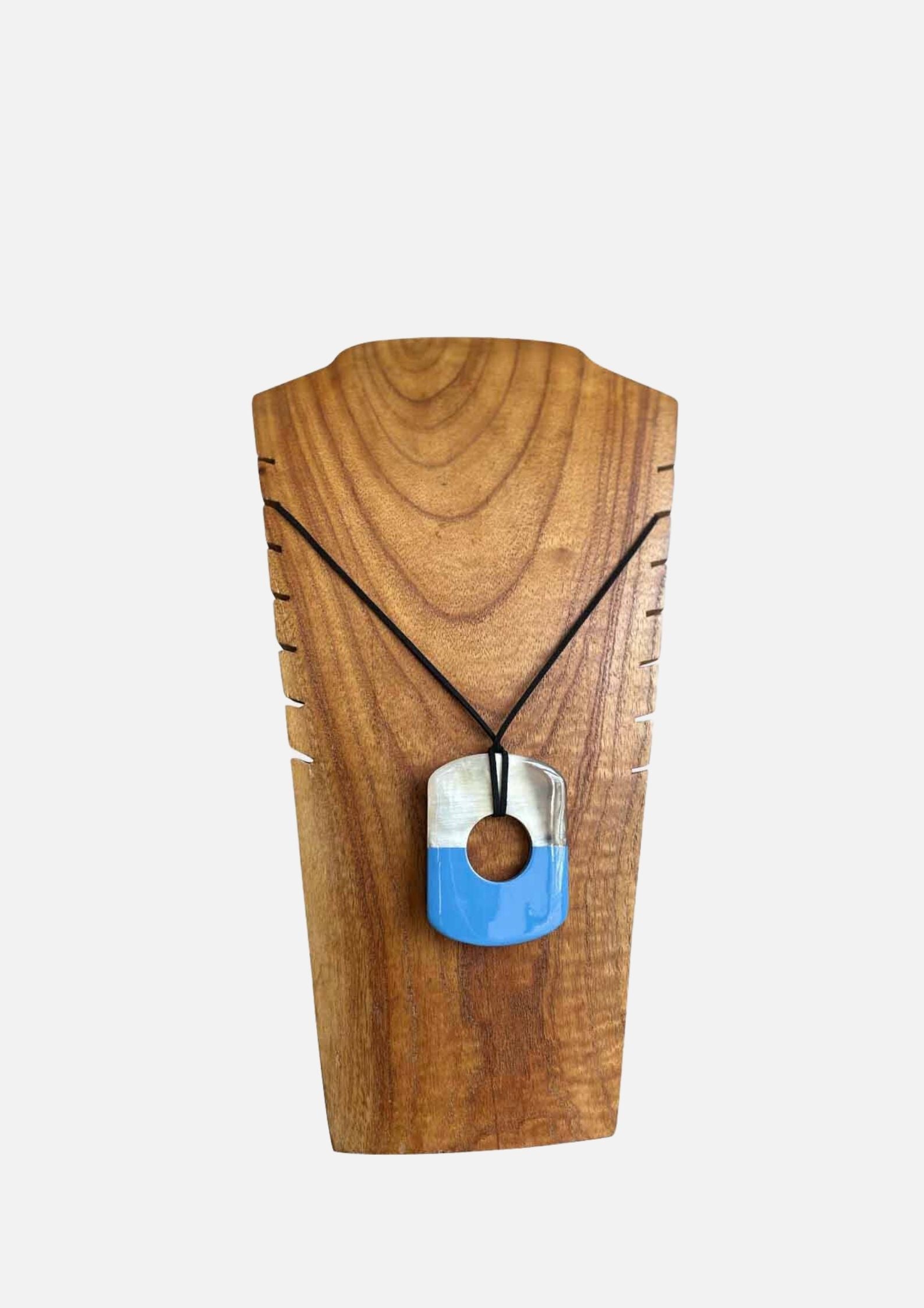 Collier en corne “Kanto, la belle”